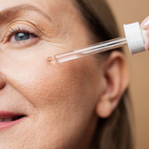 Retinol: o que é, como usar e quais são os benefícios para a tua pele